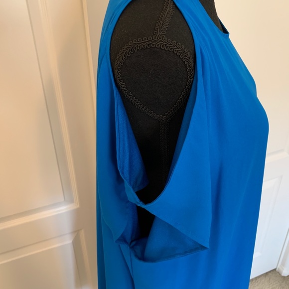 💙 Beautiful Blue Dress 💙 - Picture 5 of 9